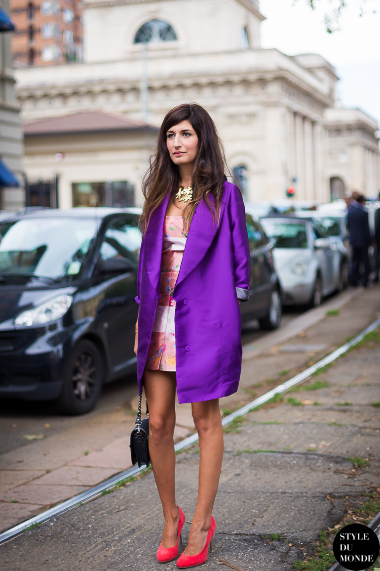 Пальто пиджак с платьем. Фиолетовое пальто. Яркое фиолетовое пальто. Пальто цвета фуксии. Образ с фиолетовым платьем.